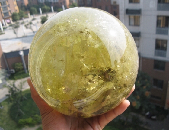 Quả cầu thạch anh màu vàng